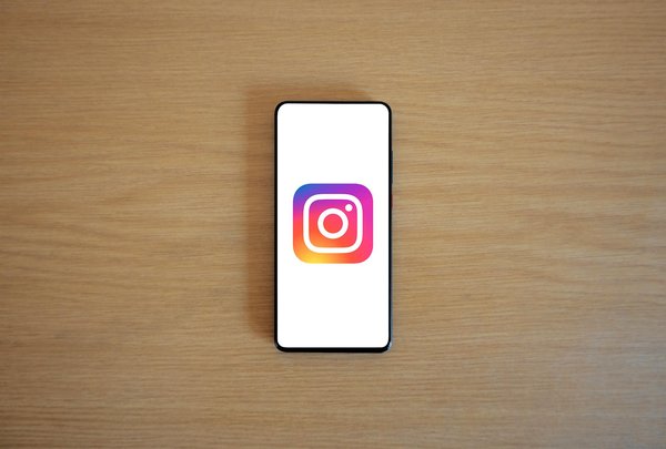 Elevate Your UK Interior Design Showroom: A Complete Playbook for Boosting Engagement with Instagram Live Virtual Tours